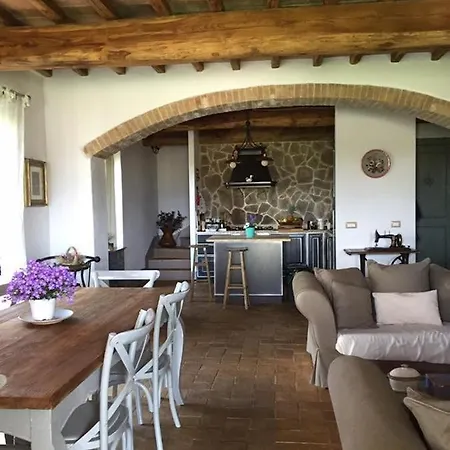 Casale In Pietra Con Piscina