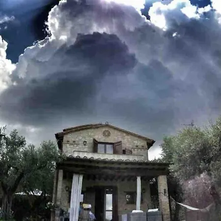 Casale In Pietra Con Piscina فيلة